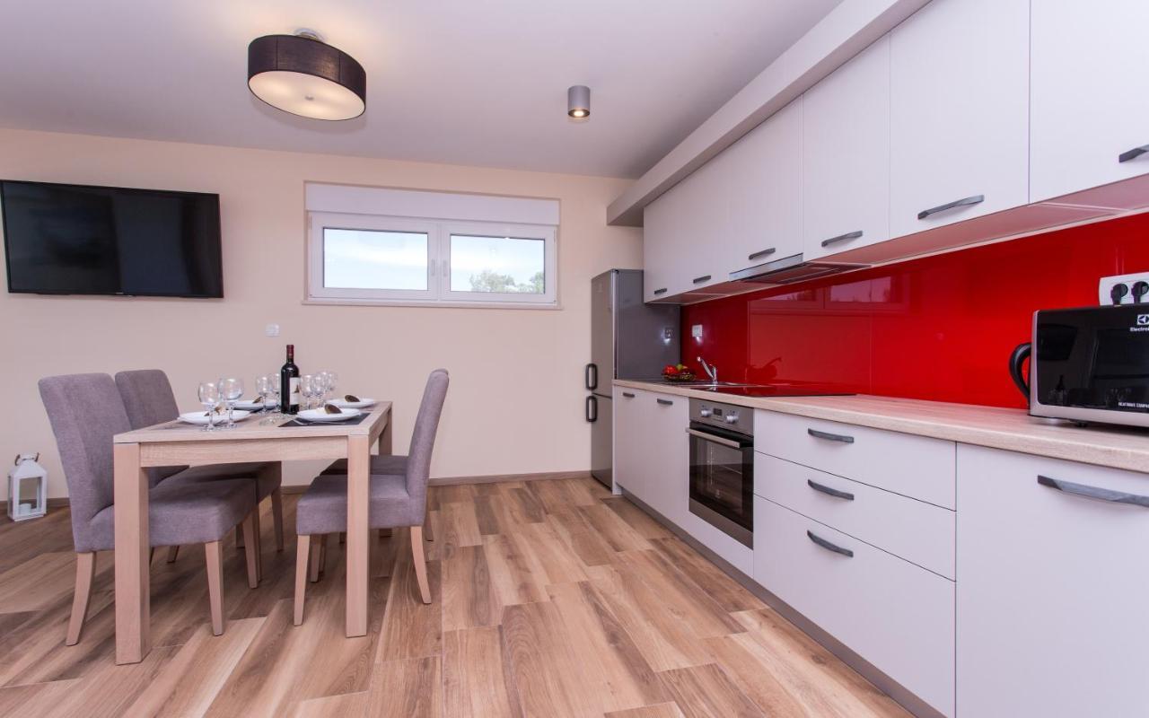 Waterfront Apartments Pia - Marija Малинска Экстерьер фото